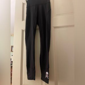 LULULEMON BLACK IN MOVEMENT TIGHT 

SIZE: 2